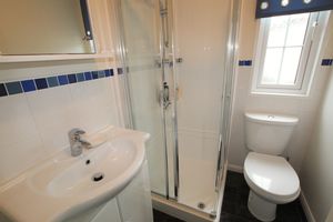 Master En Suite - click for photo gallery